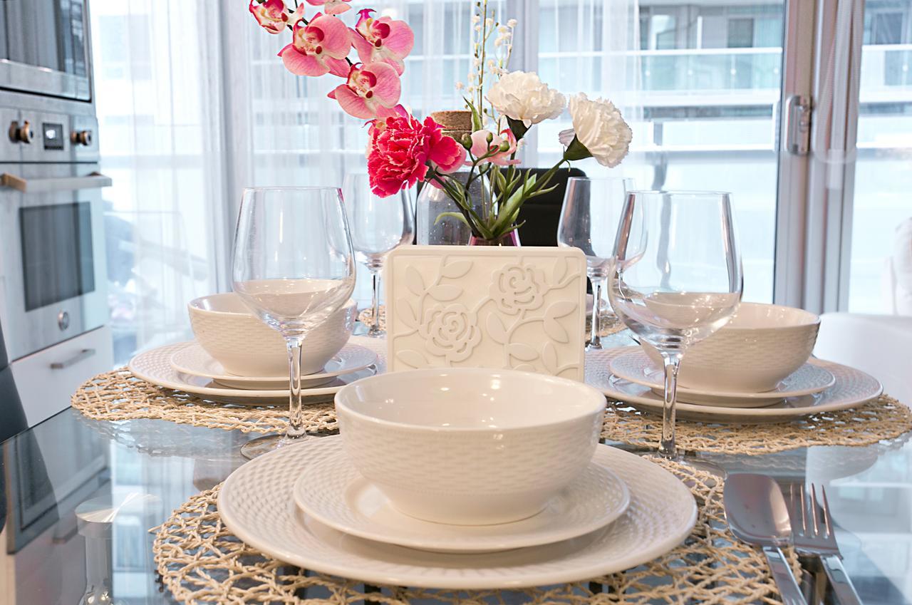 Royal Stays Condominiums - Upscale Downtown Suites 토론토 외부 사진