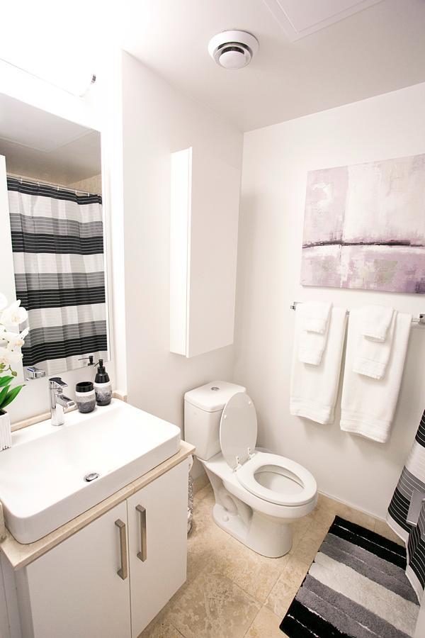 Royal Stays Condominiums - Upscale Downtown Suites 토론토 외부 사진