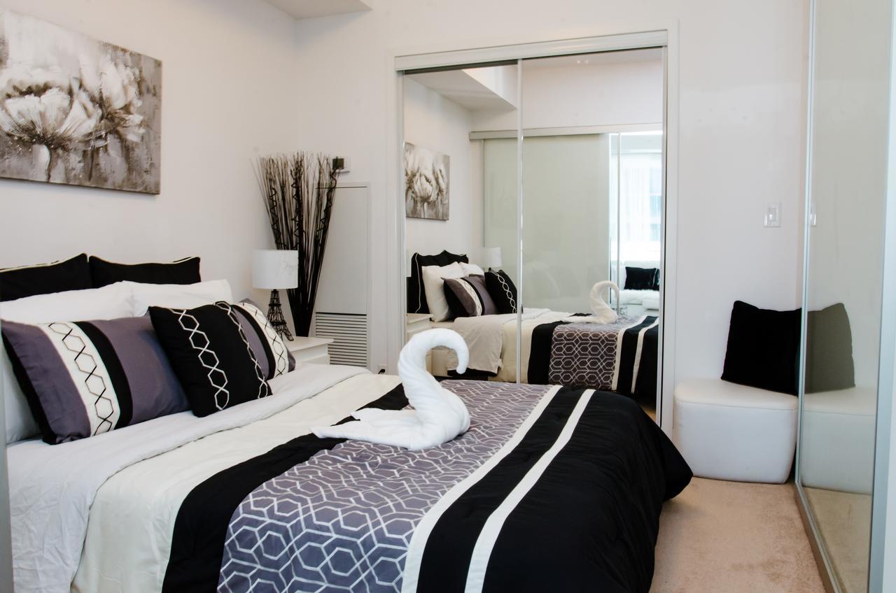 Royal Stays Condominiums - Upscale Downtown Suites 토론토 외부 사진