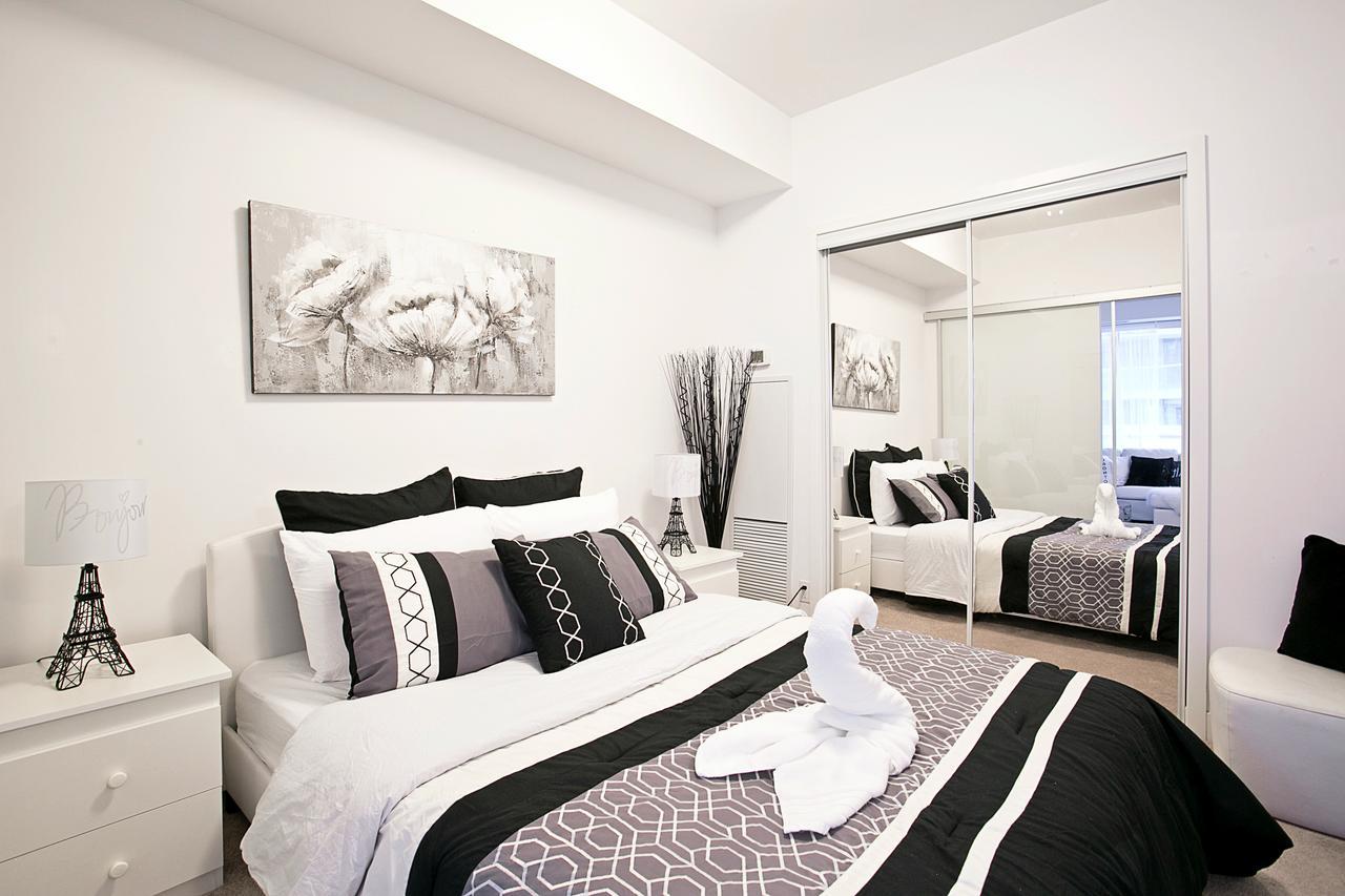 Royal Stays Condominiums - Upscale Downtown Suites 토론토 외부 사진