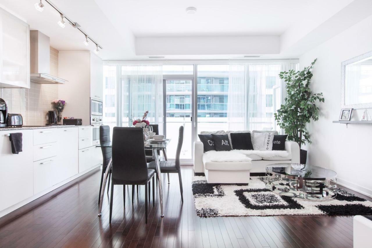 Royal Stays Condominiums - Upscale Downtown Suites 토론토 외부 사진