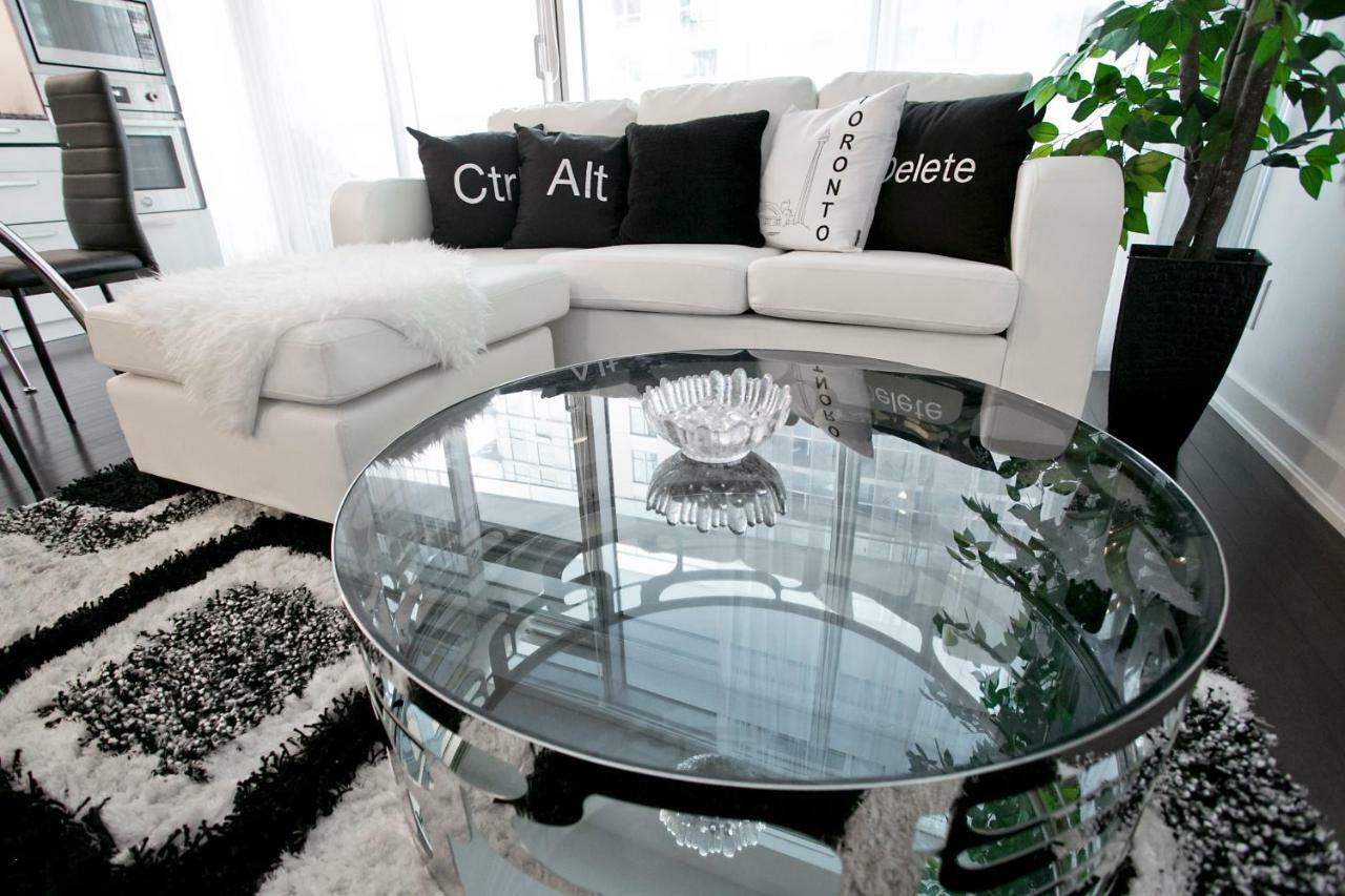 Royal Stays Condominiums - Upscale Downtown Suites 토론토 외부 사진